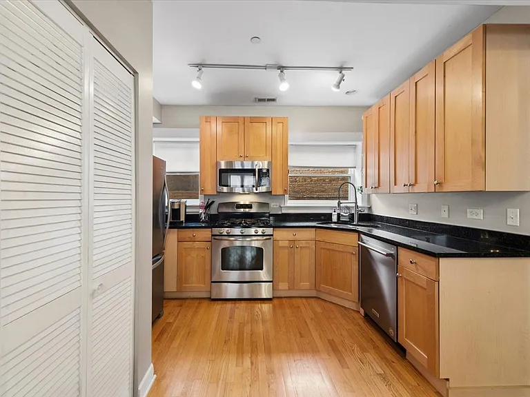 2541 Prairie Ave #1 — Photo 7