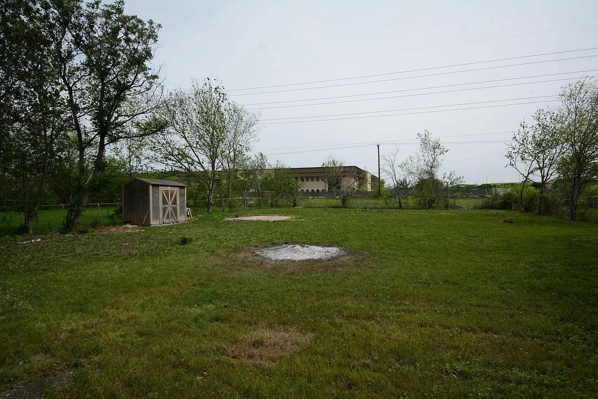 Building Photo - 814 Springvale Dr