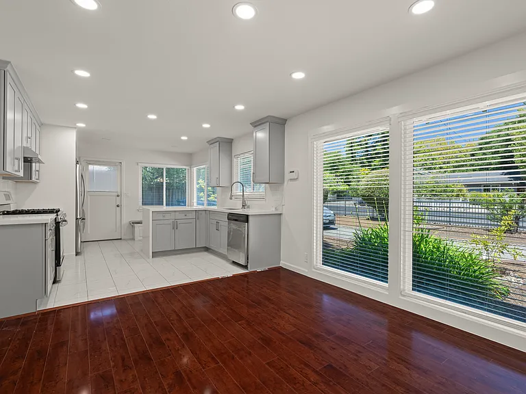 Hallway Enterance, dinning room and kitchen