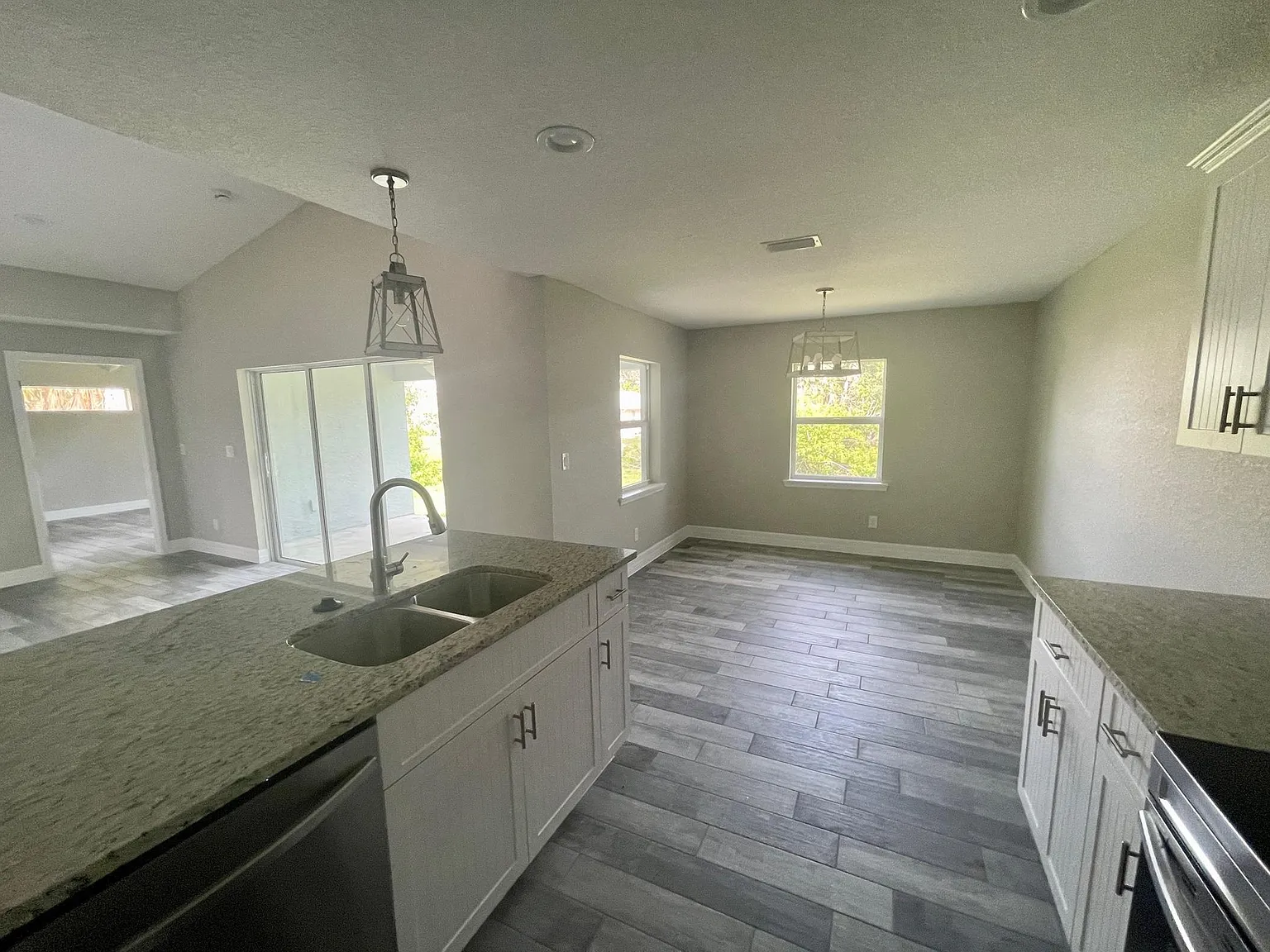315 Sweetwater Dr — Photo 4