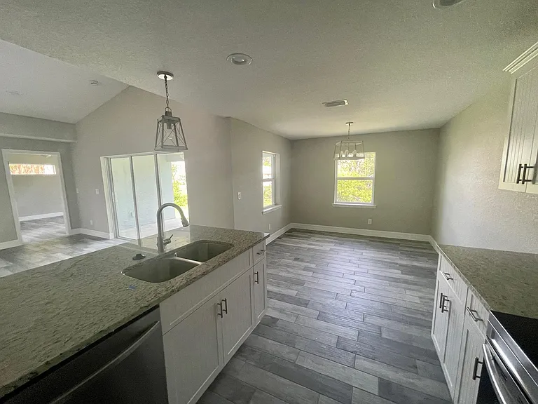 315 Sweetwater Dr — Photo 4