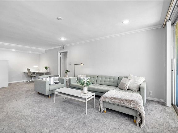 4th image of 289 S Barrington Ave APT 203