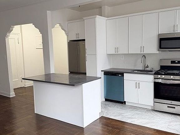 2nd image of 70 Lenox Rd APT 5C