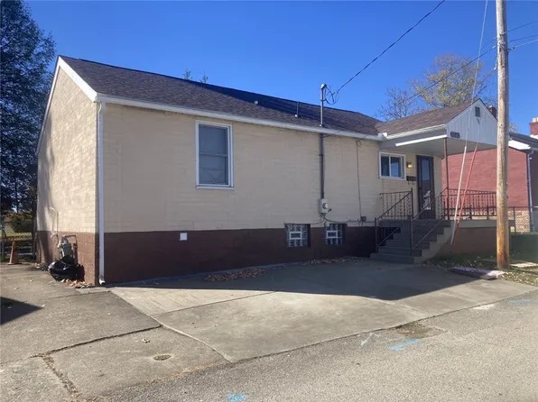 122 Cumberland Vlg, Carmichaels, PA 15320