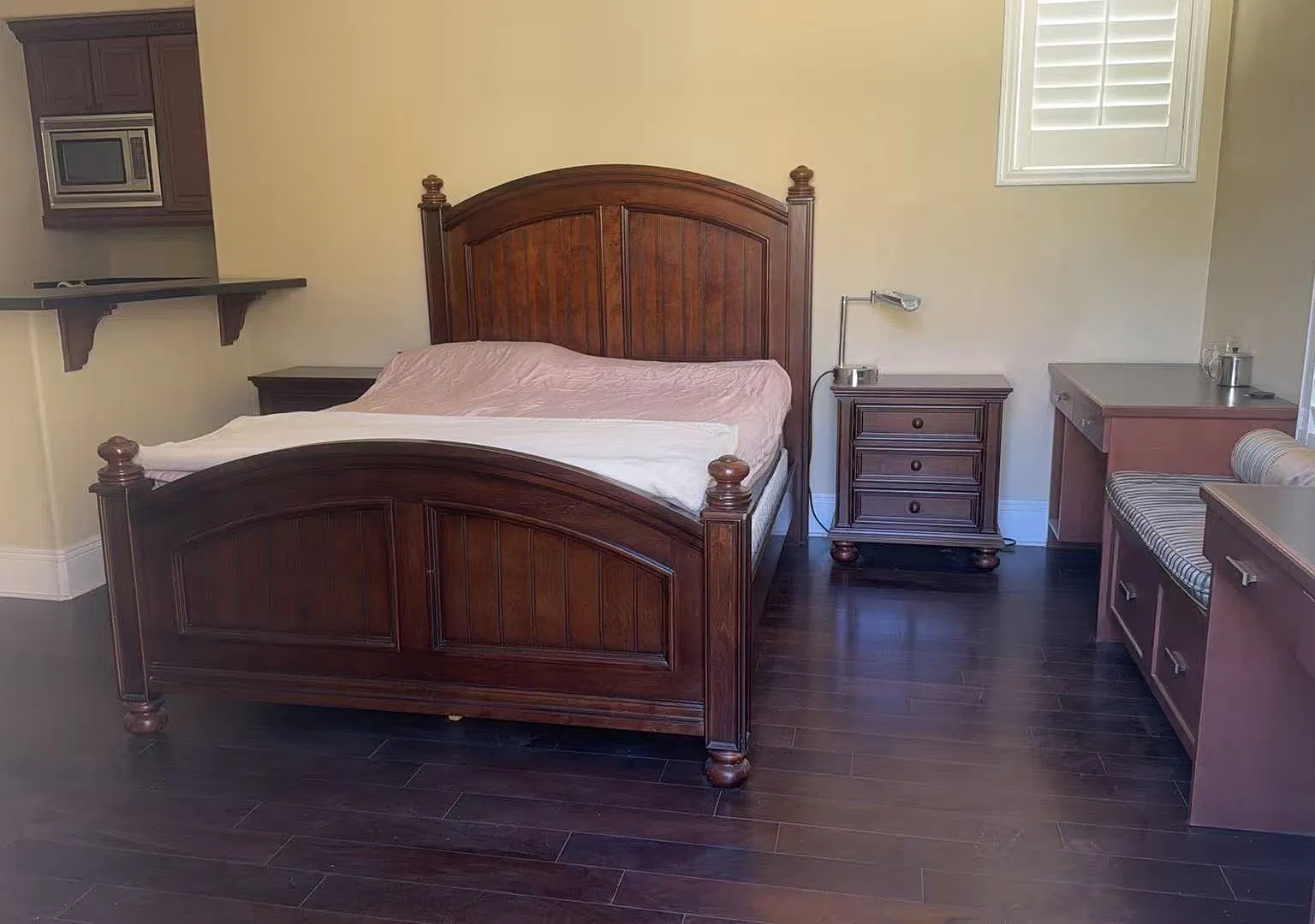 Studio, 200 sqft, $1,800 — Photo 1