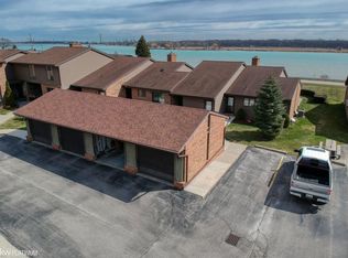 2500 River Rd APT 58, Marysville, MI 48040