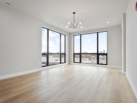 2nd image of 2505 W Farragut Ave #509