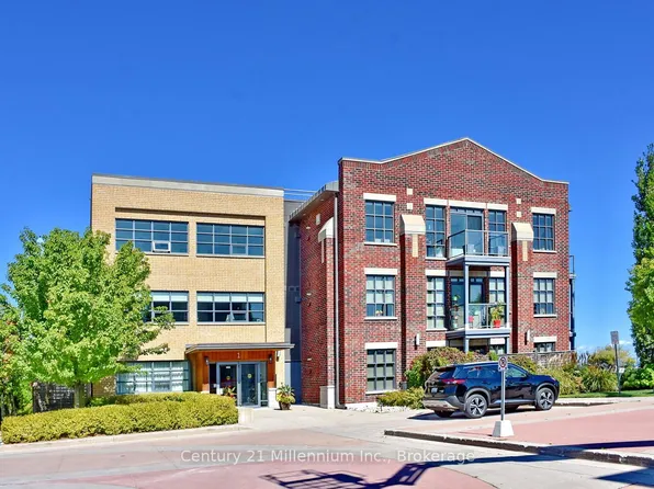 1 Shipyard Ln #208, Collingwood, ON L9Y 0W2