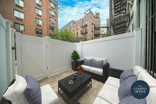 450 W 46th St #1RE Photo 1