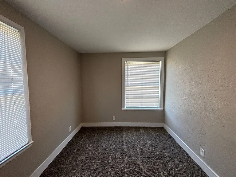 808 Jane Dr — Photo 9