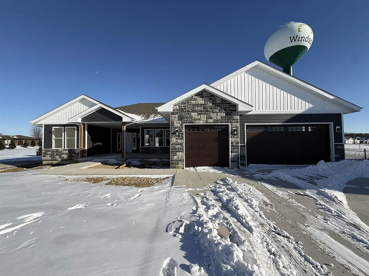 6712 Honey Bee Court photo 1
