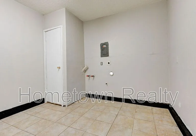 208 W Shadywood Dr — Photo 11
