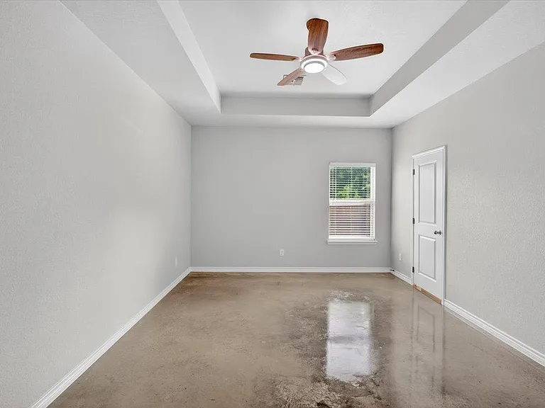 412 W Avenue C — Photo 22