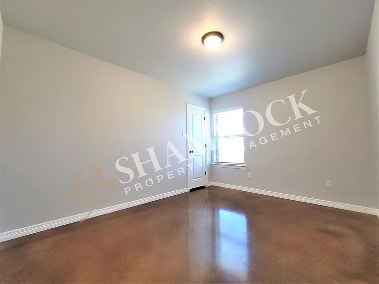 1002 Sparrow Cv #B — Photo 8