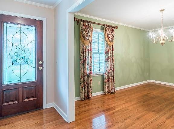 5th image of 901 S Montgomery St
