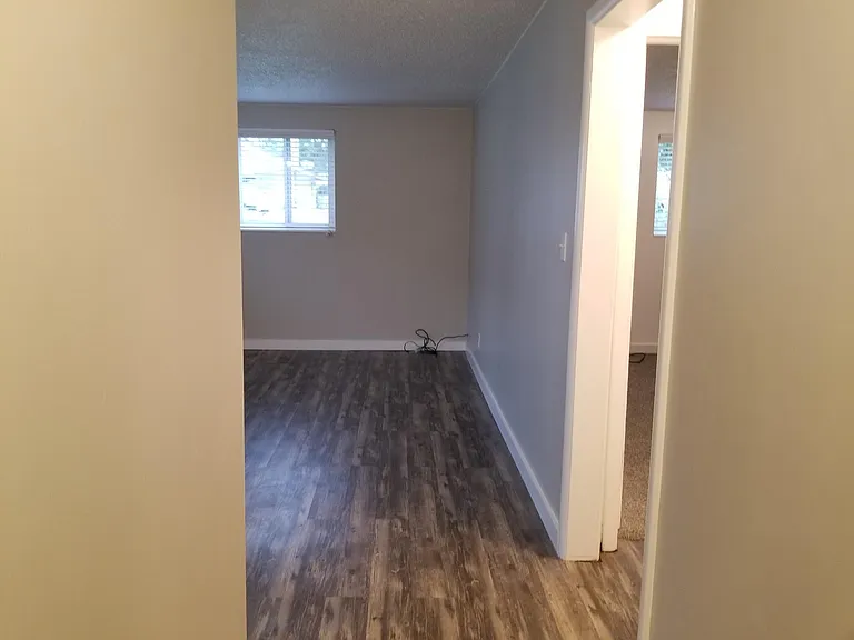 150 E Wentworth Ave — Photo 5
