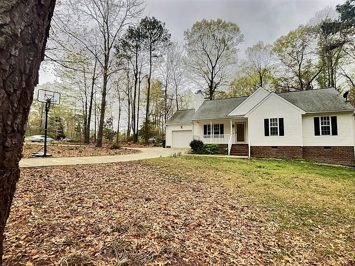 3 bed, 2.0 bath, 1120 sqft, $1,825 — Photo 2