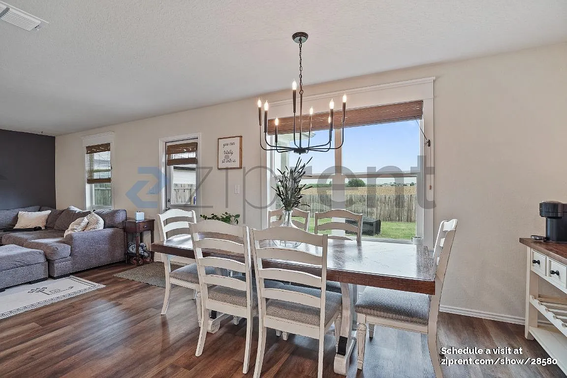 4 bed, 2.5 bath, 1619 sqft, $1,800 — Photo 4