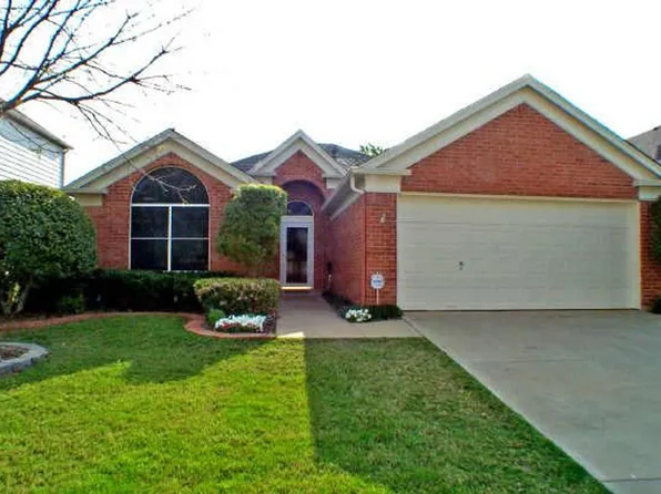 906 Roaring Canyon Rd, Euless, TX 76039
