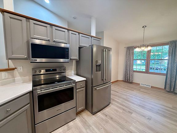 4th image of 4333 Fieldcrest Dr