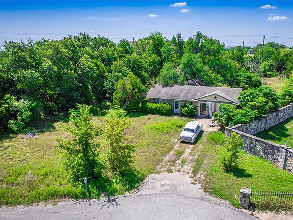 2nd image of 10203 Oak Grove Cir #A