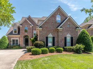 5633 Fairway View Dr, Charlotte, NC 28277