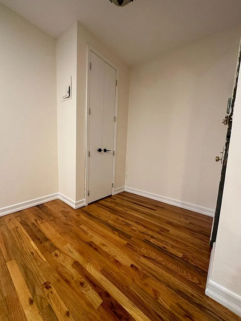 2 bed, 869 sqft, $2,518 — Photo 2