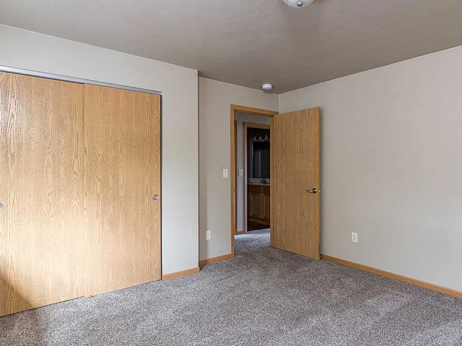 Packer Ave. Apartments — Photo 2