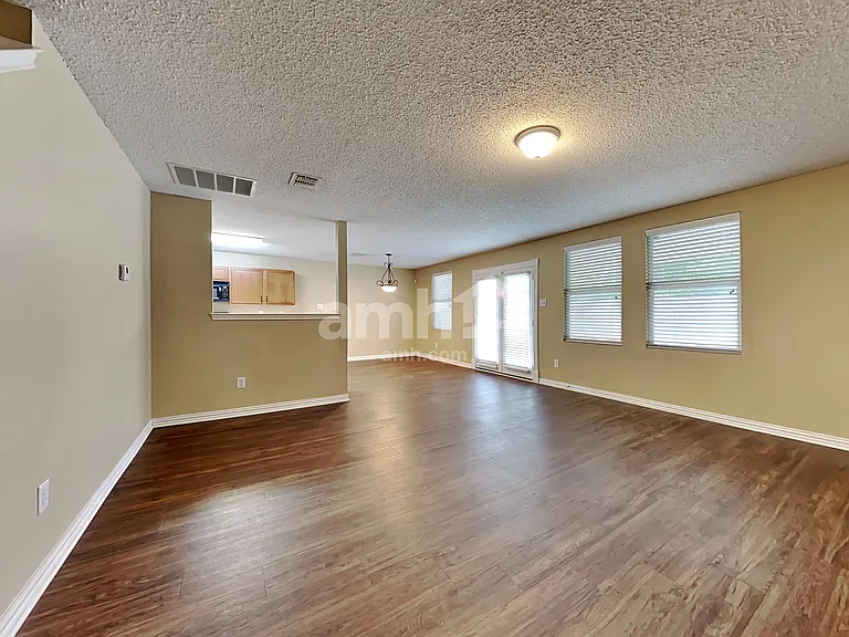 1404 Sunflower Ct — Photo 7