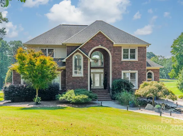 8030 Ravenwood Ln, Stanley, NC 28164