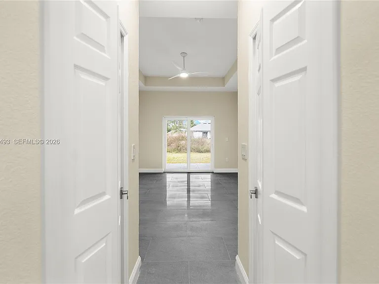 1043 Albert Ave — Photo 32