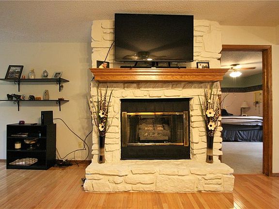 5th image of 16 Islay Cir