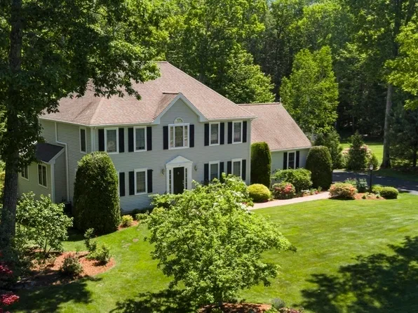 14 Old Towne Way, Sturbridge, MA 01518