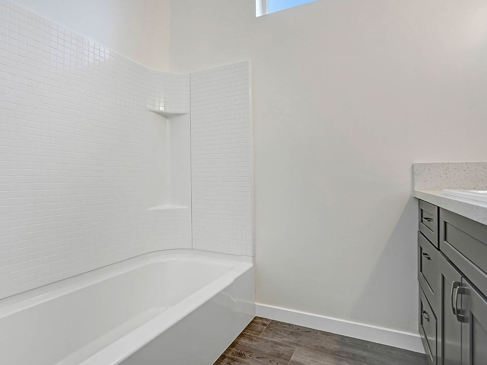 1st image of 2143-2147 Everett Ave #2145-B