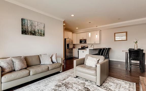 5th image of 3226 N Central Ave #202