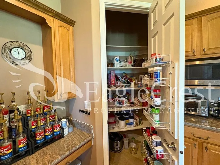 44 Vinehill Dr — Photo 51