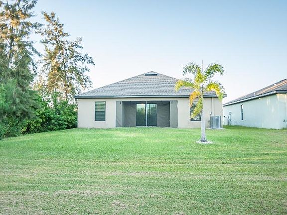 3rd image of 638 Chatham Walk Dr
