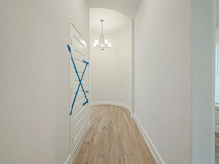 213 McCrea Ct — Photo 5