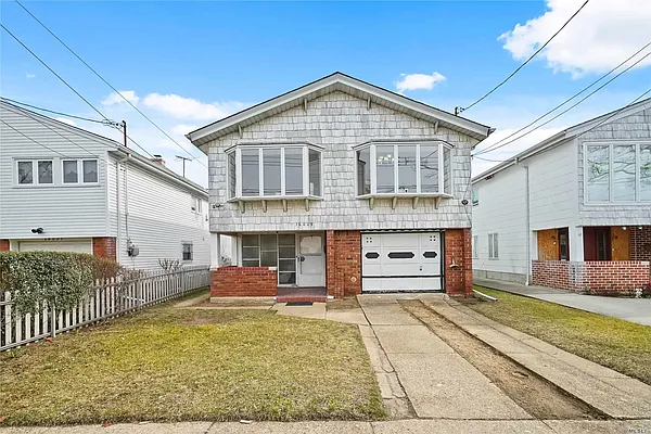 Sold by Century 21 Amiable Realty Group II Inc | media 1