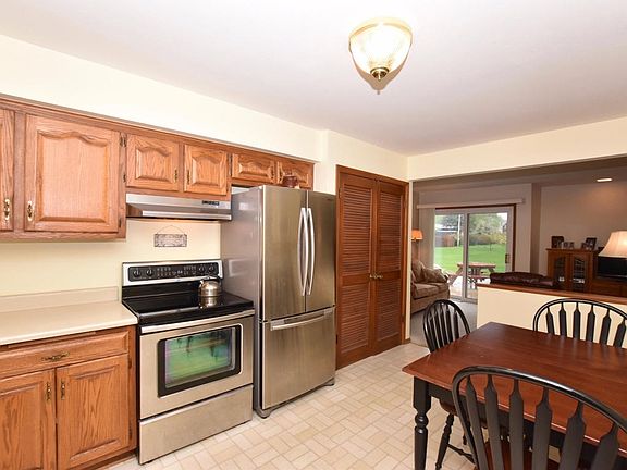 5th image of 13750 W Old Oak Ln