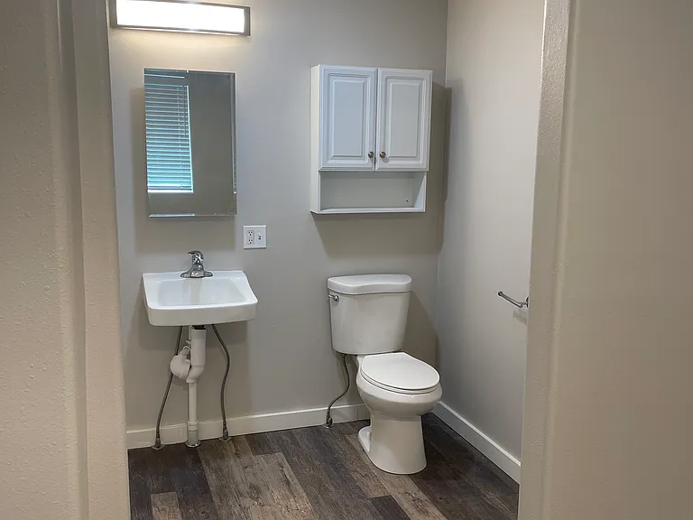 1139 S G St #5 — Photo 2
