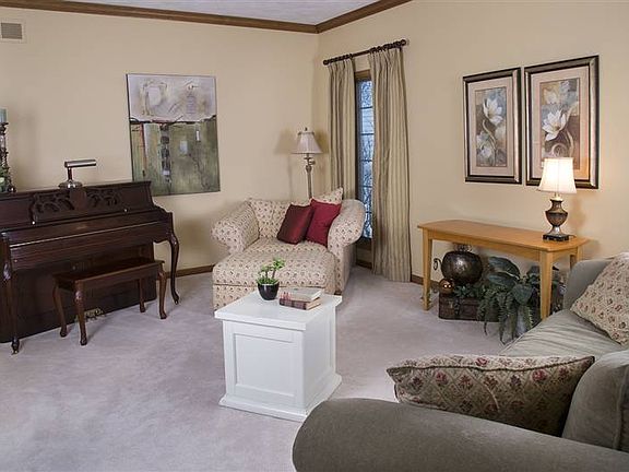 5th image of 1761 Eagle Brook Dr
