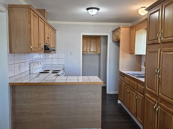 4th image of 1153 E Johnston Ave