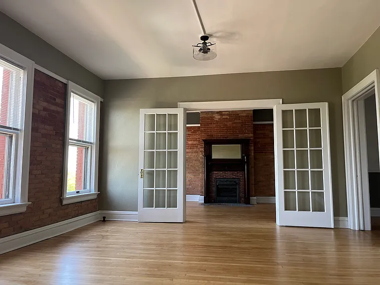 721 E 1st St #5 — Photo 1
