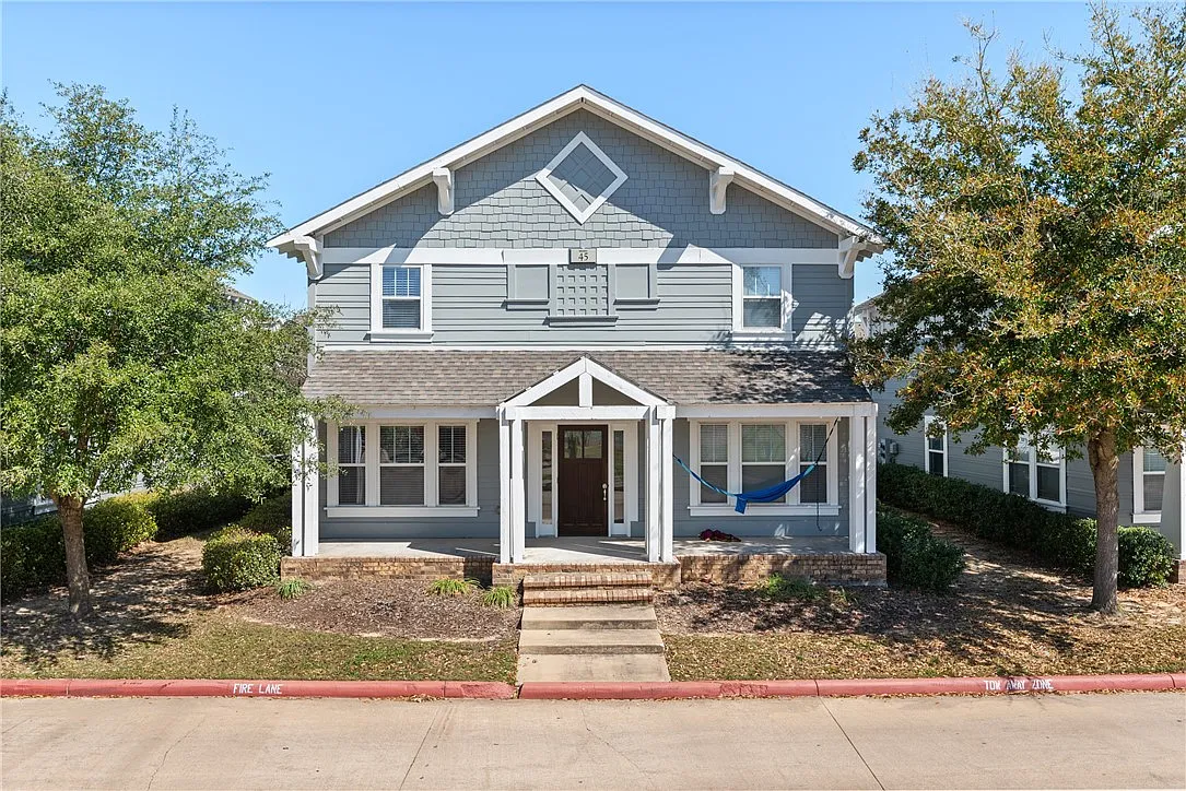 2 bed, 2.5 bath, 1052 sqft, $1,600 — Photo 1