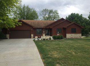 407 Hatfield Rd, Hiawatha, KS 66434