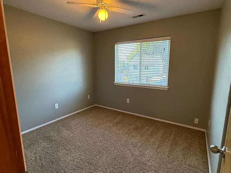 21421 SE Oak St — Photo 18