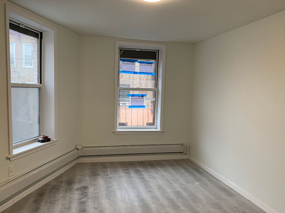 2nd image of 679 Cleveland St APT 2