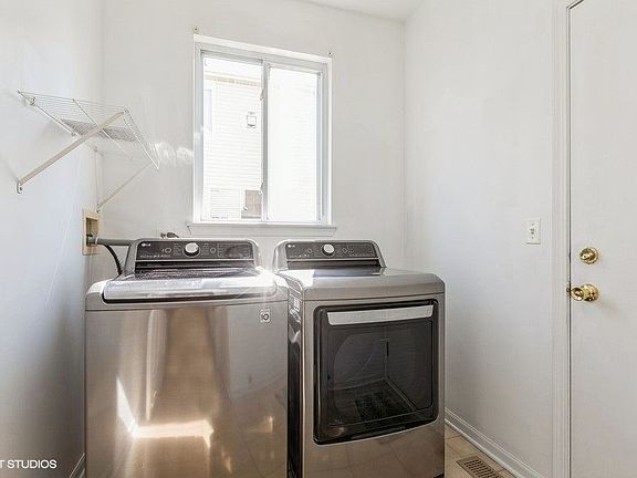 5th image of 2501 E Westwood Ct