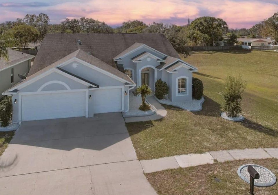 2515 Wheeler Groves Dr, Seffner, FL 33584 | Zillow